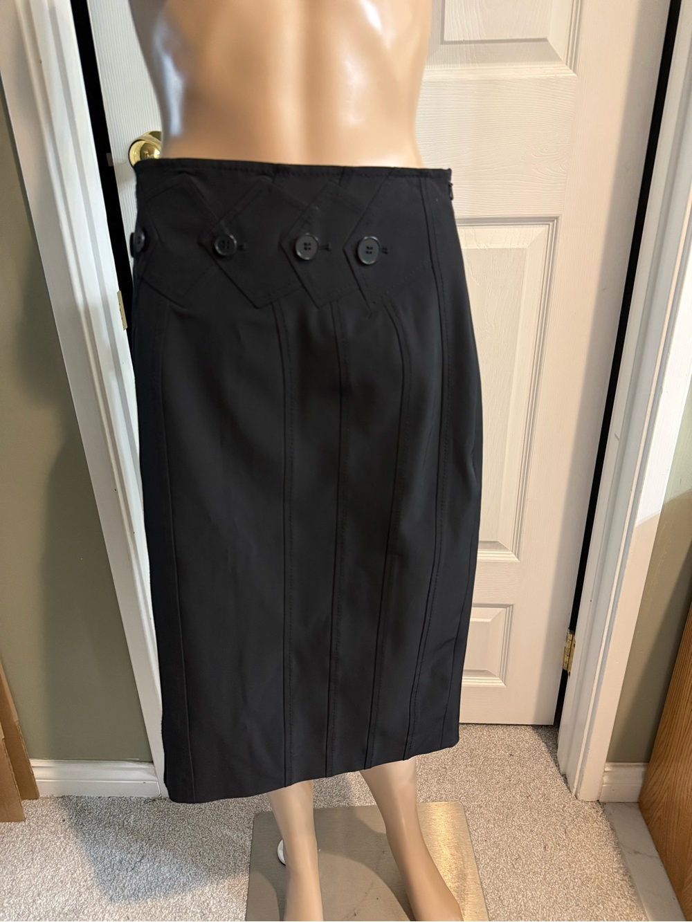 Karen Millen NWOT Black Skirt Size 12 Button Details Classic Quiet Luxury